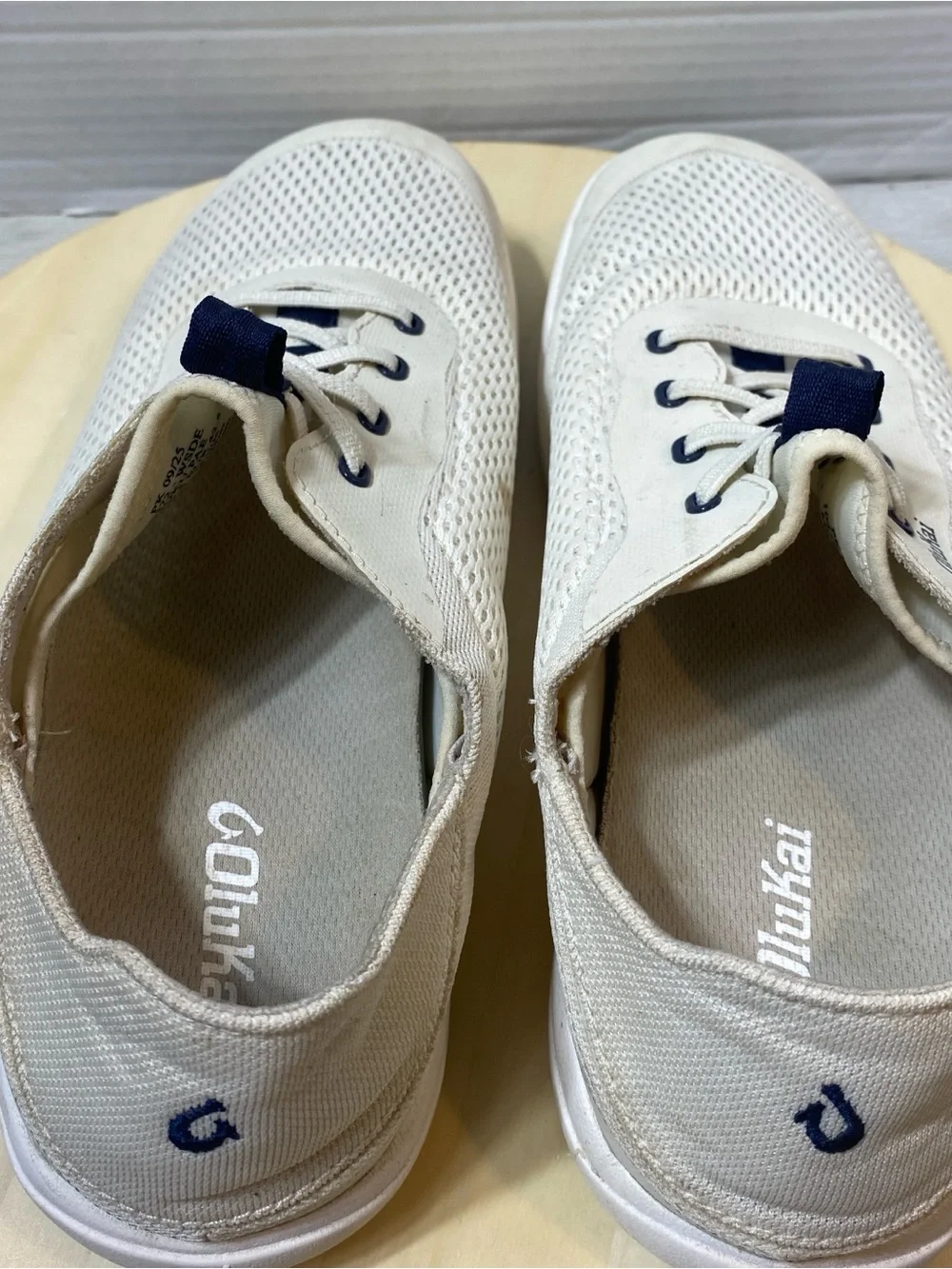 Olukai Moku Pae Men's Size 9.5 White Beige Boat Shoes Mesh Casual Sneakers 10472